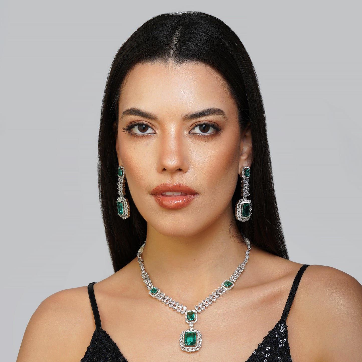 Emerald Lagoon Dewdrop Oceanic Accent Necklace Set Detail Shot | Traditional Jewellery | Saajo