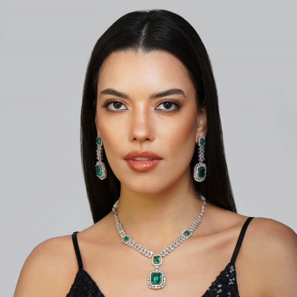 Emerald Lagoon Dewdrop Oceanic Accent Necklace Set Detail Shot | Traditional Jewellery | Saajo