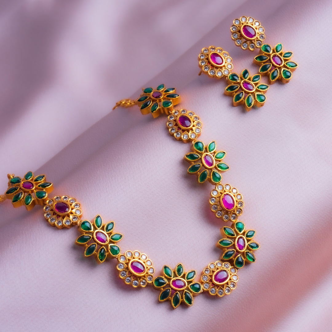 Whimsy of Devi Choker Kundan Necklace Set Detail Shot | Traditional Jewellery | Saajo